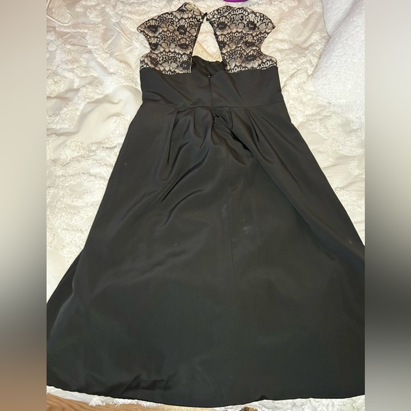 Chelsea and violet black dress - Picture 3 of 3